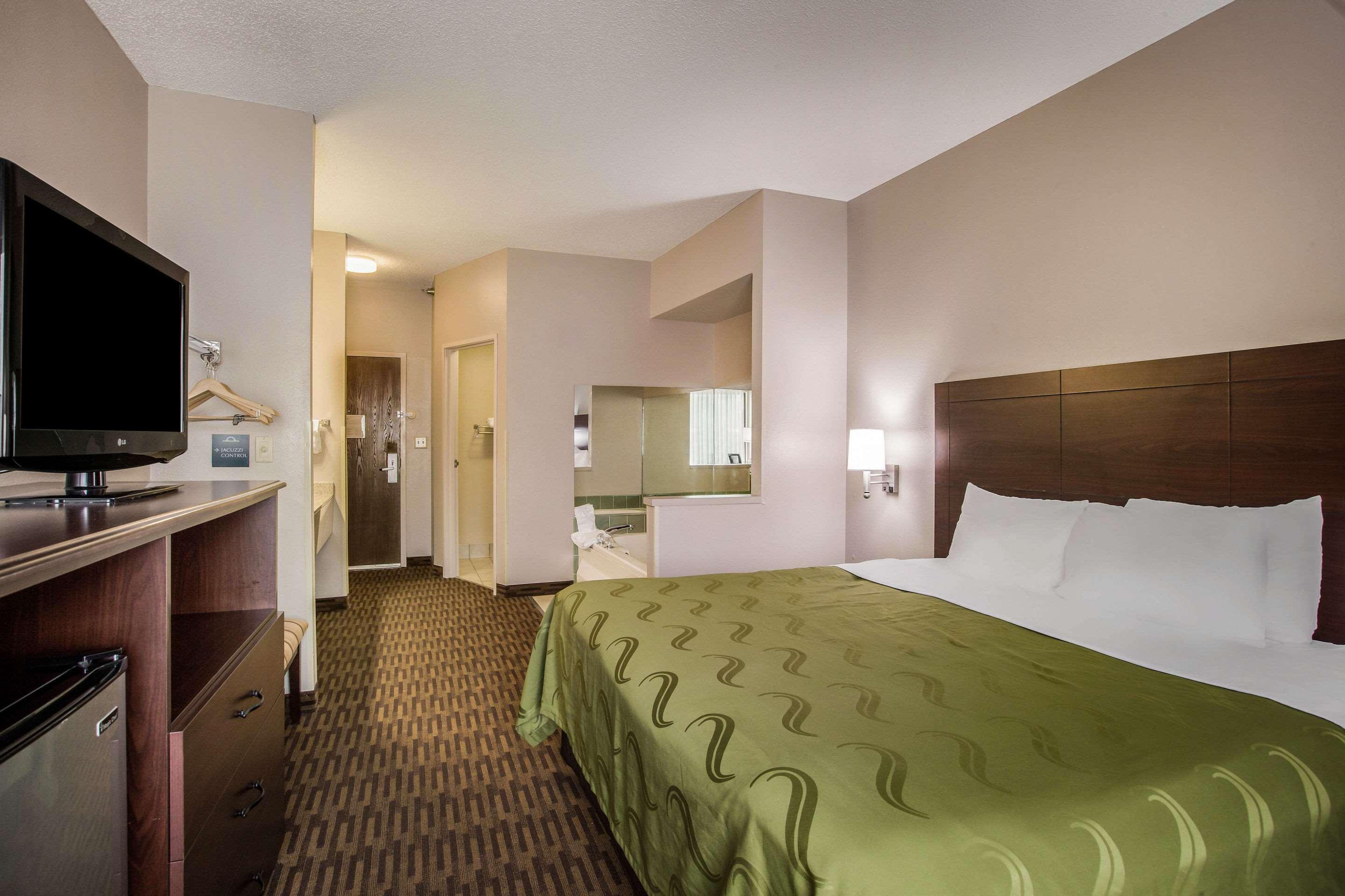 Quality Inn & Suites Lawrence - University Area Eksteriør bilde